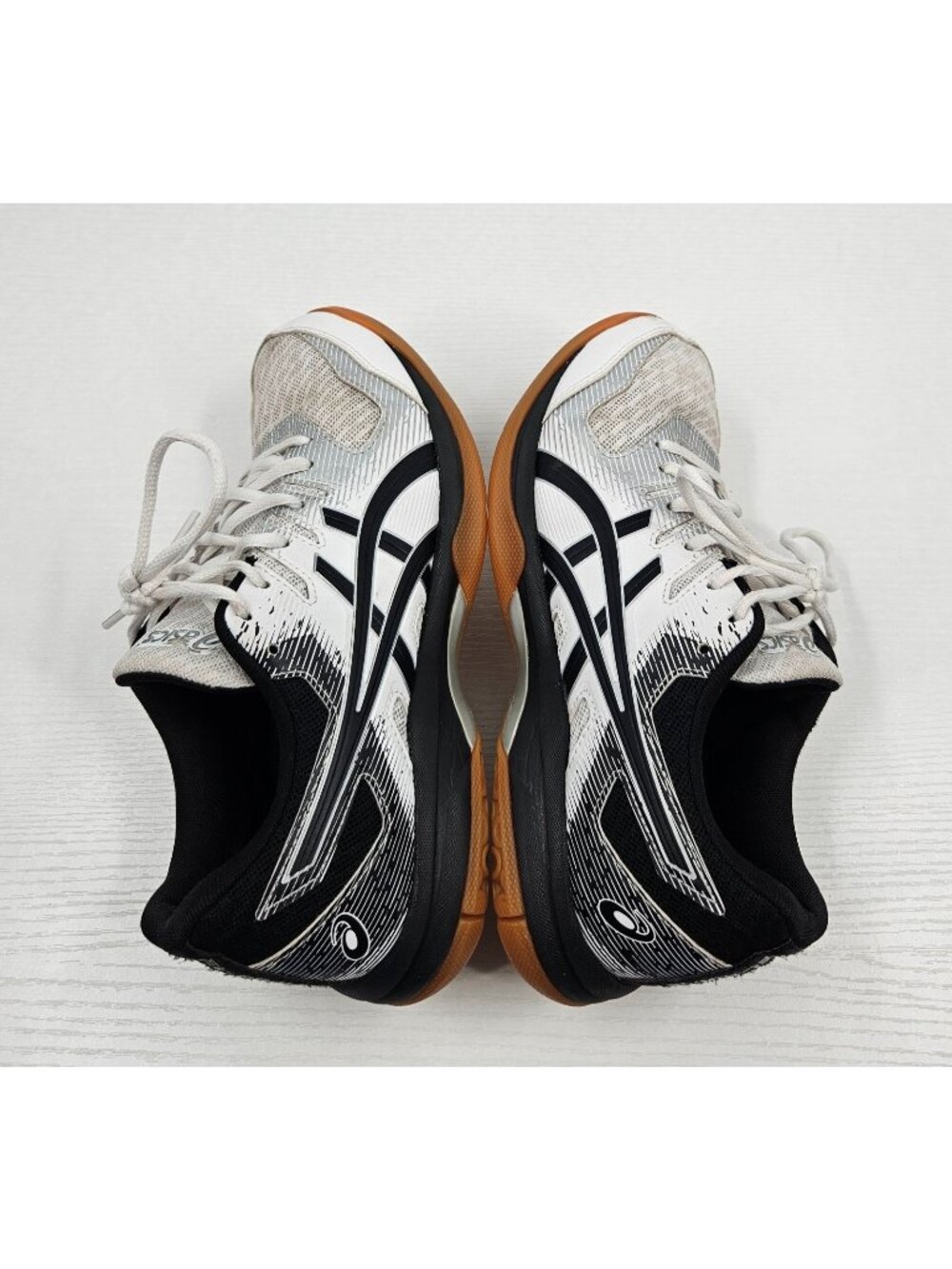 ASICS Gel-Rocket Women’s Volleyball Court Shoes White Black Gum Sole Size 7.5